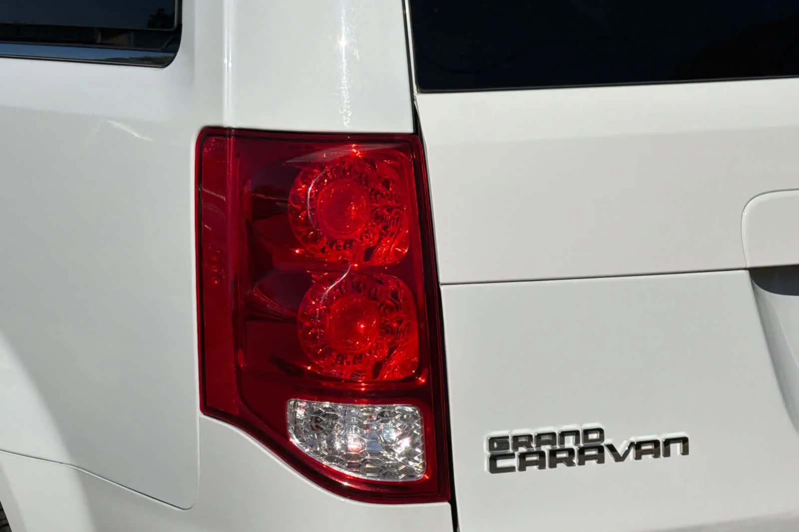 Used 2019 White Knuckle Clearcoat Dodge SXT image 15