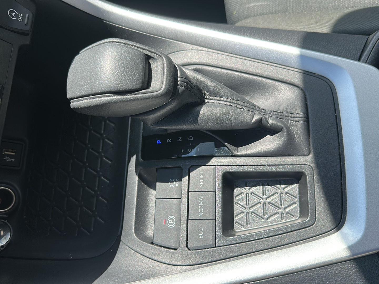 Used 2025 Midnight Black Metallic Toyota XLE image 21