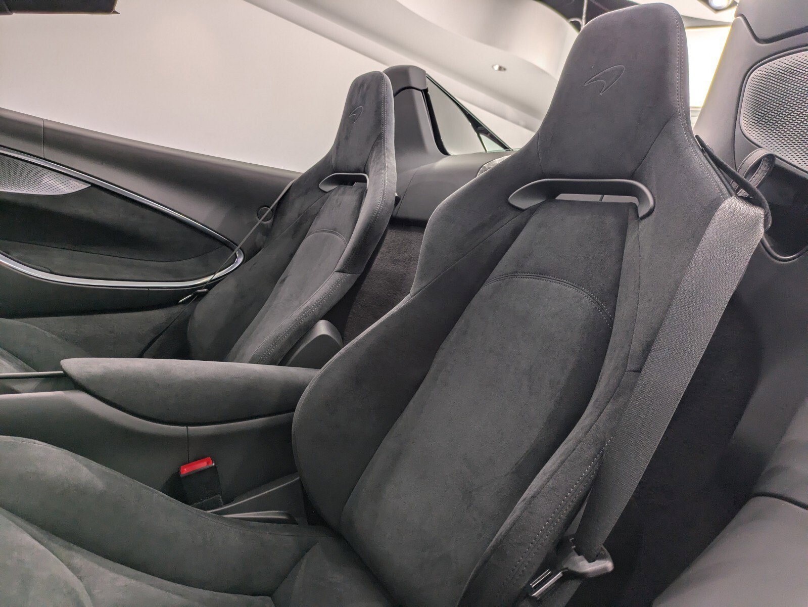 2025 McLaren Artura - Photo 8