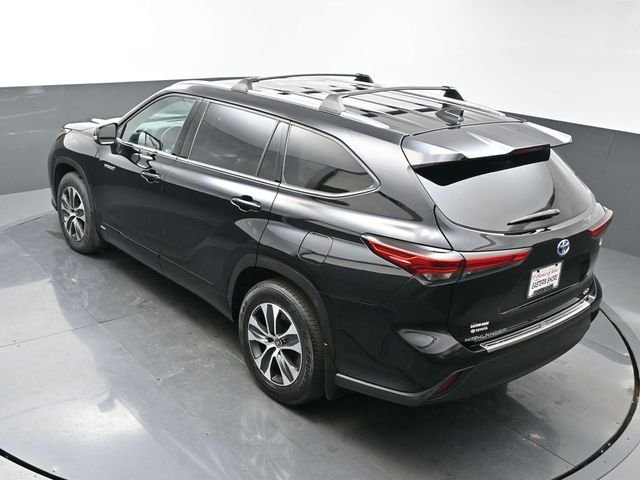 Used 2021 Black Toyota XLE image 61
