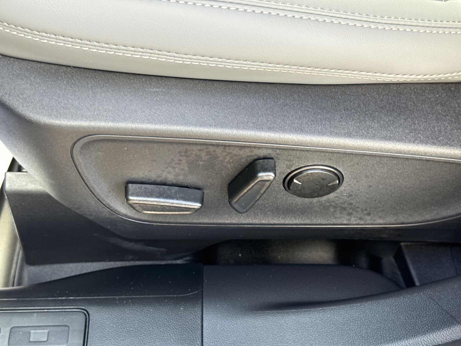 New 2026 Carbonized Gray Metallic Ford Badlands image 17