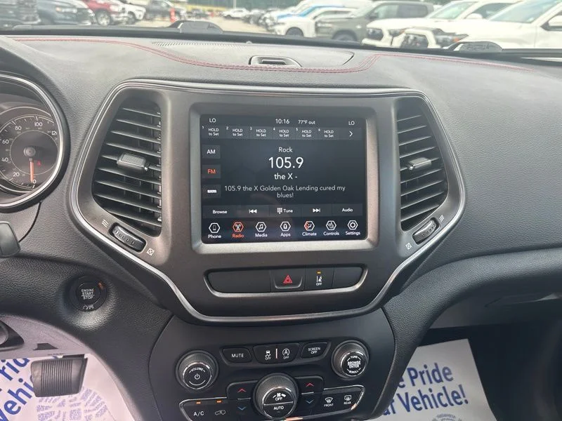 Used 2022 Silver Jeep Trailhawk image 36