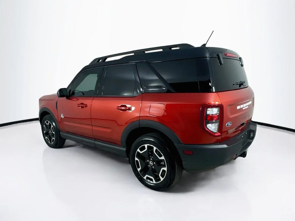Used 2022 Chili Pepper Red Ford Outer Banks image 6