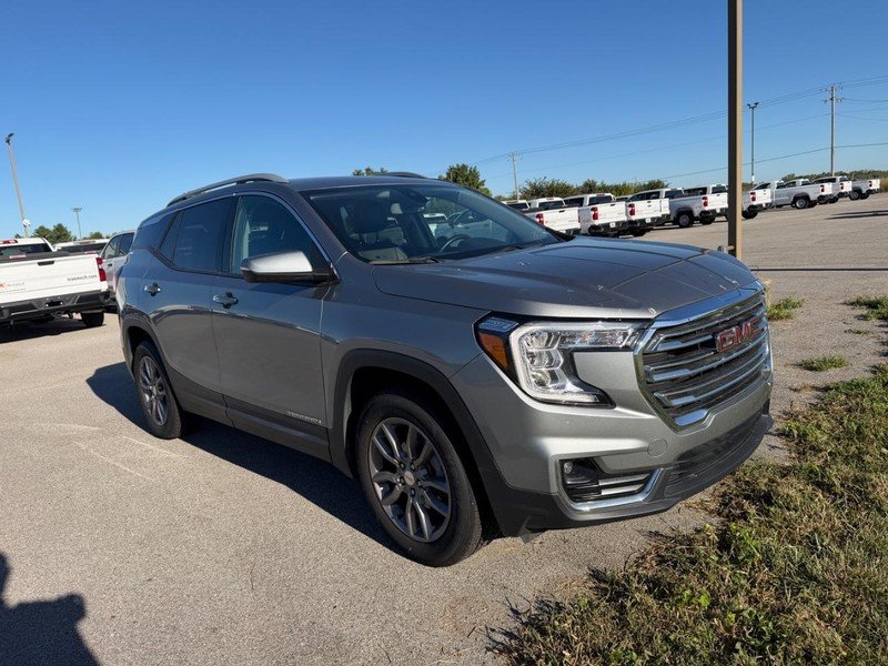 Used 2024 Sterling Metallic GMC AWD 4dr SLT image 3