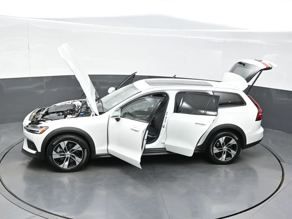 Certified Used 2026 Crystal White Volvo Plus image 38