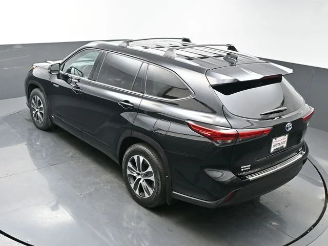 Used 2021 Black Toyota XLE image 61