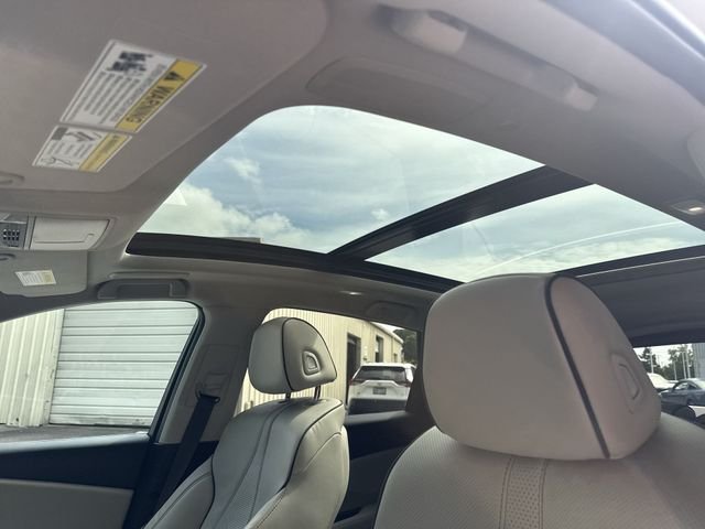 Used 2025  Acura Advance Package image 31