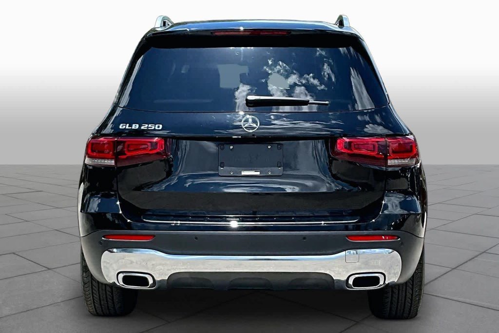 Used 2023  Mercedes-Benz GLB 250 image 5
