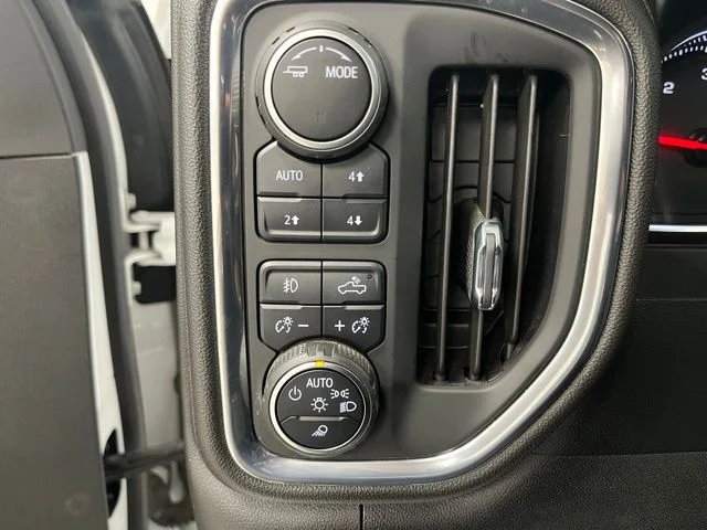 Used 2022 White Chevrolet LTZ image 29