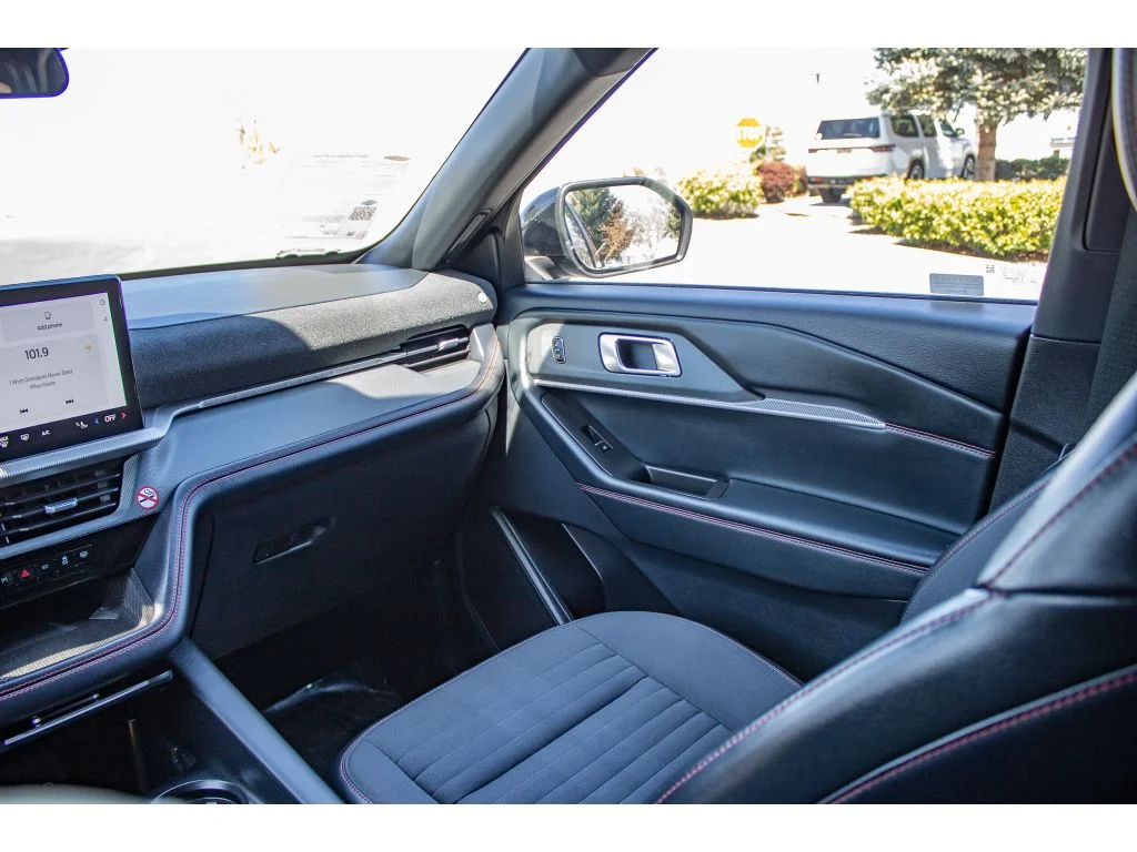 Used 2025 Carbonized Gray Metallic Ford ST-Line image 21
