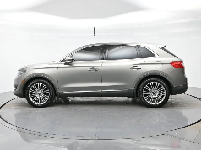 Used 2016 Luxe Metallic Lincoln Reserve image 4