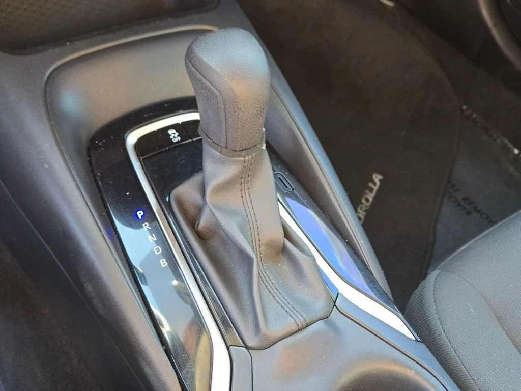 Used 2024 Classic Silver Me Toyota LE image 22
