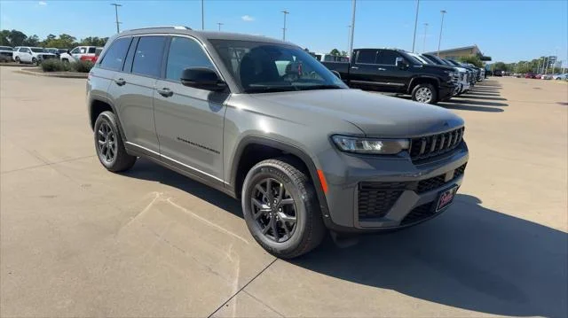 New 2027 Sting-Gray Clear-Coat Paint Jeep Altitude image 3