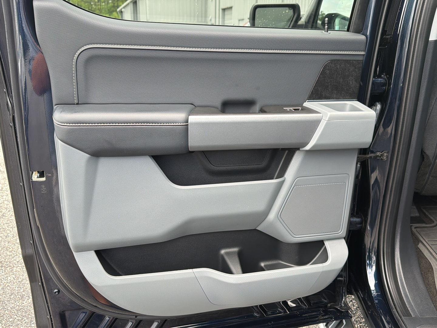 Used 2022 Antimatter Blue Ford XLT image 17