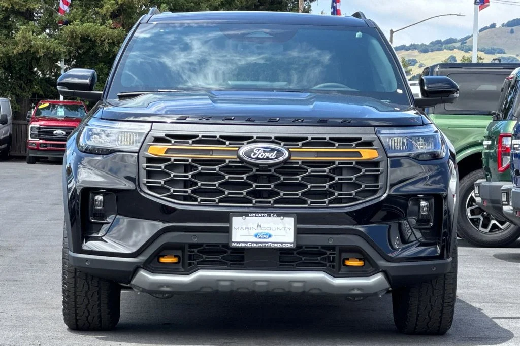 New 2026 Black Metallic Ford Tremor® image 9