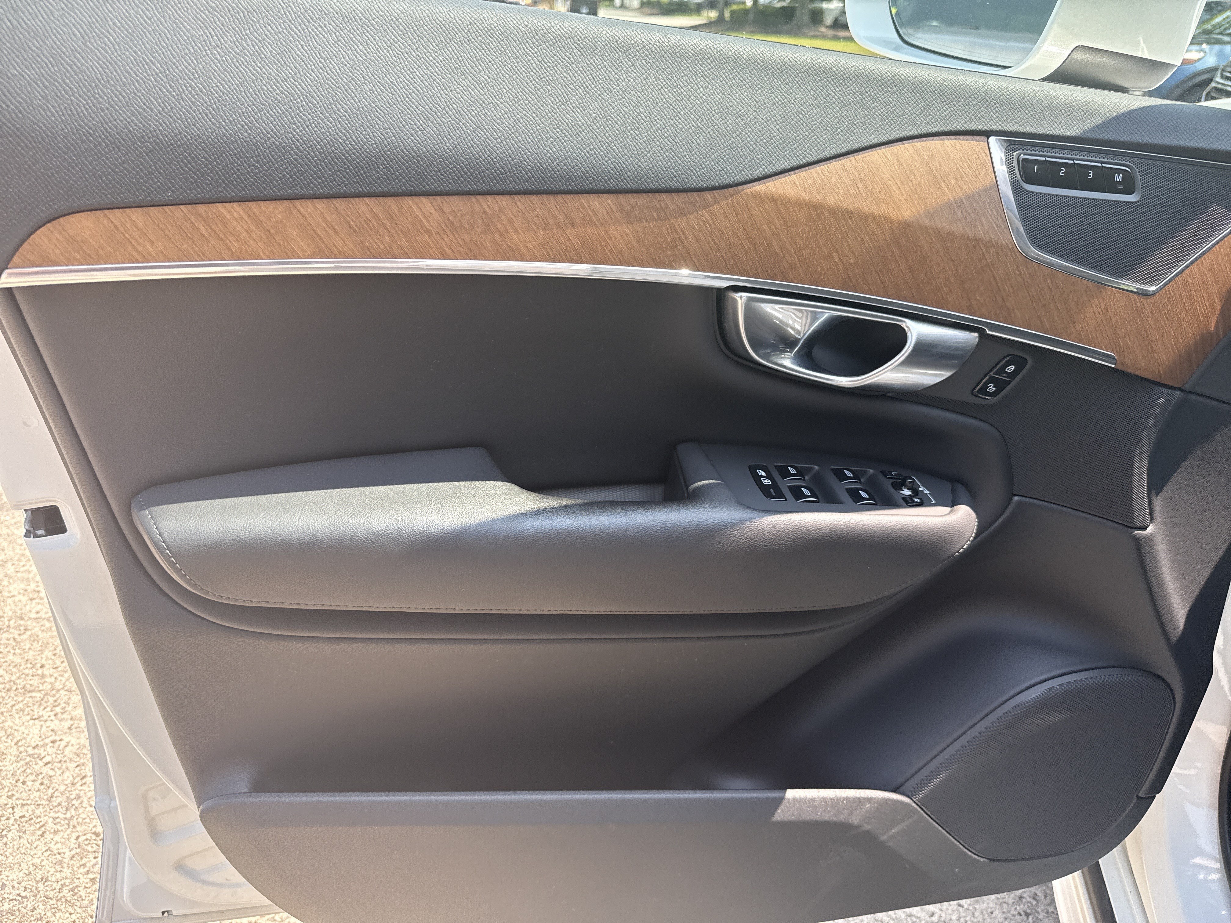 Used 2023 White Volvo Plus image 10