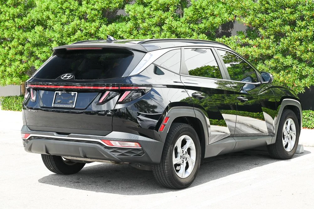 Used 2022 Black Hyundai SEL image 4