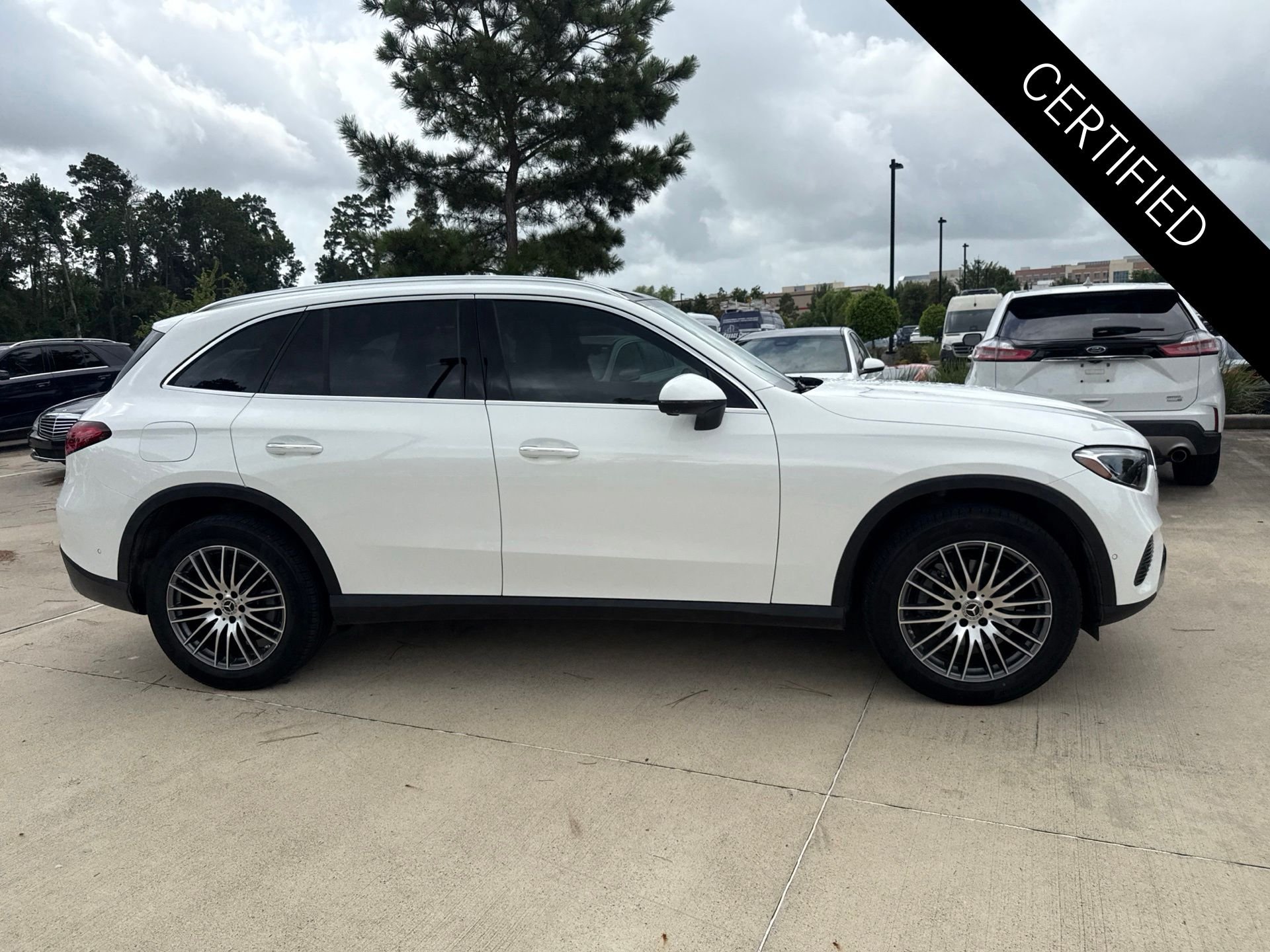 Certified Used 2026 Polar White Mercedes-Benz GLC 300 image 3