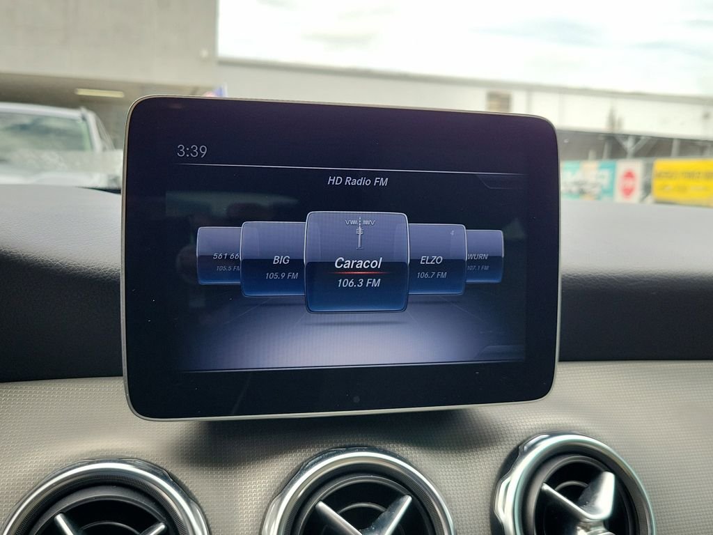 Used 2020 White Mercedes-Benz GLA 250 image 25