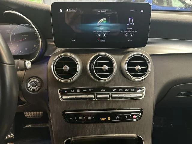 Used 2022  Mercedes-Benz GLC 300 image 16