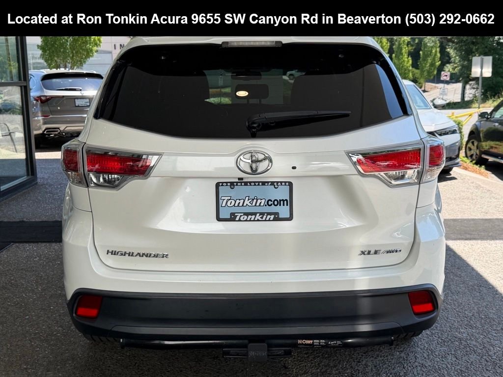 Used 2016 Blizzard Pearl Toyota XLE V6 image 6