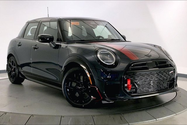 2026 MINI 4 Door Iconic