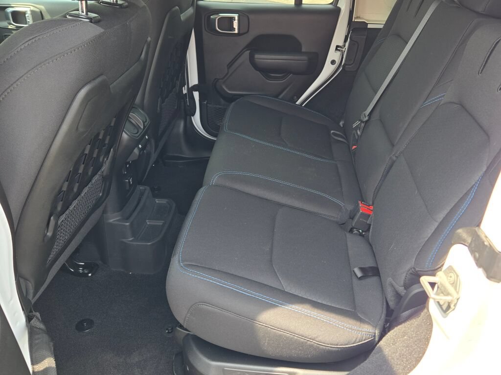 Used 2022 White Jeep Unlimited Rubicon 4xe image 22