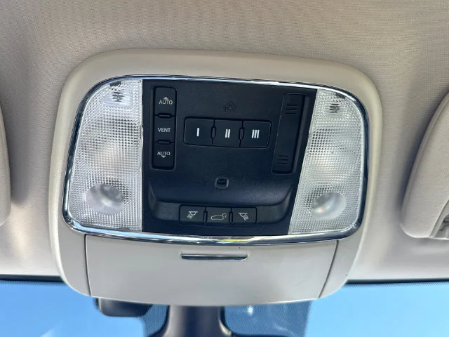 Used 2018 White Dodge Citadel image 28