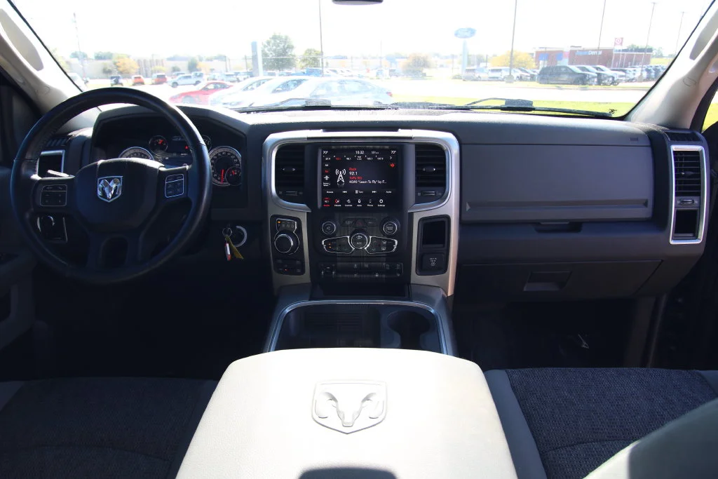 Used 2018 Brilliant Black Crystal Pearlcoat Ram Big Horn image 39