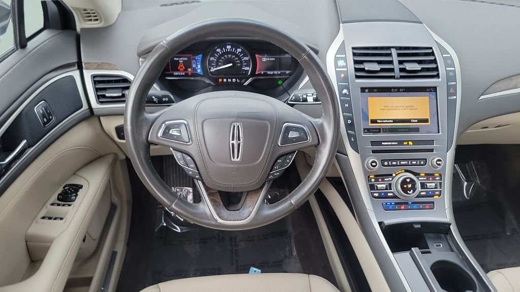 Used 2017 Gray Lincoln Reserve image 12