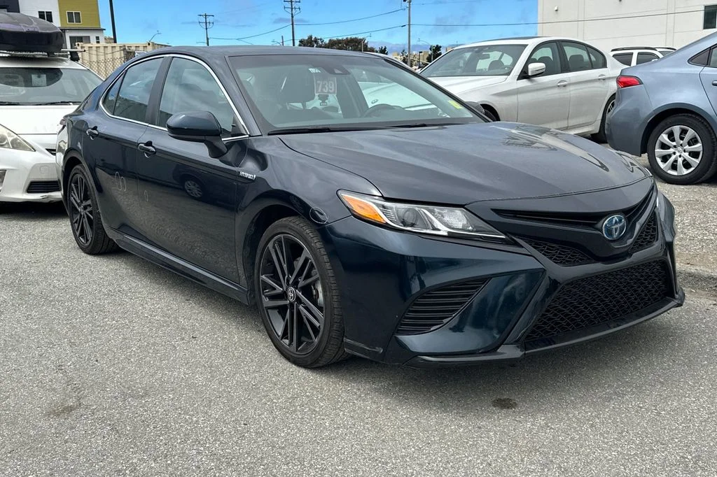 Used 2020 Blue Toyota SE image 2