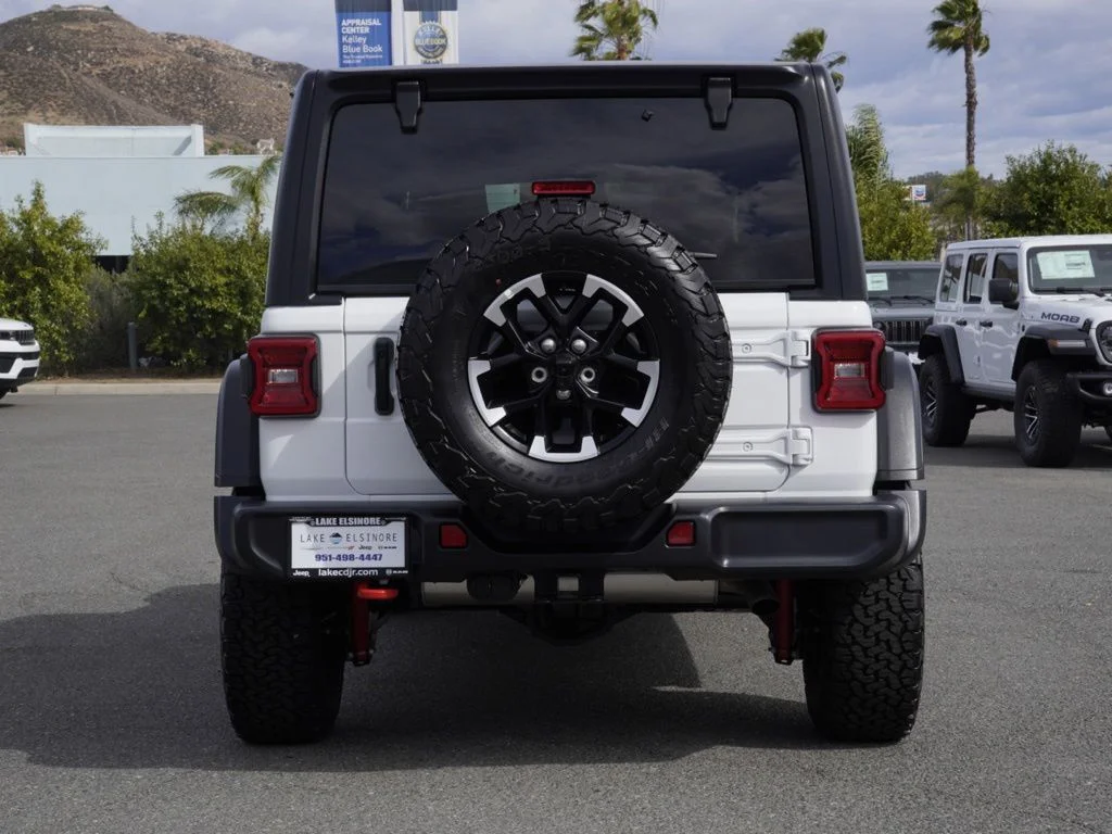 New 2026 Bright White Clear-Coat Exterior Paint Jeep Rubicon image 4