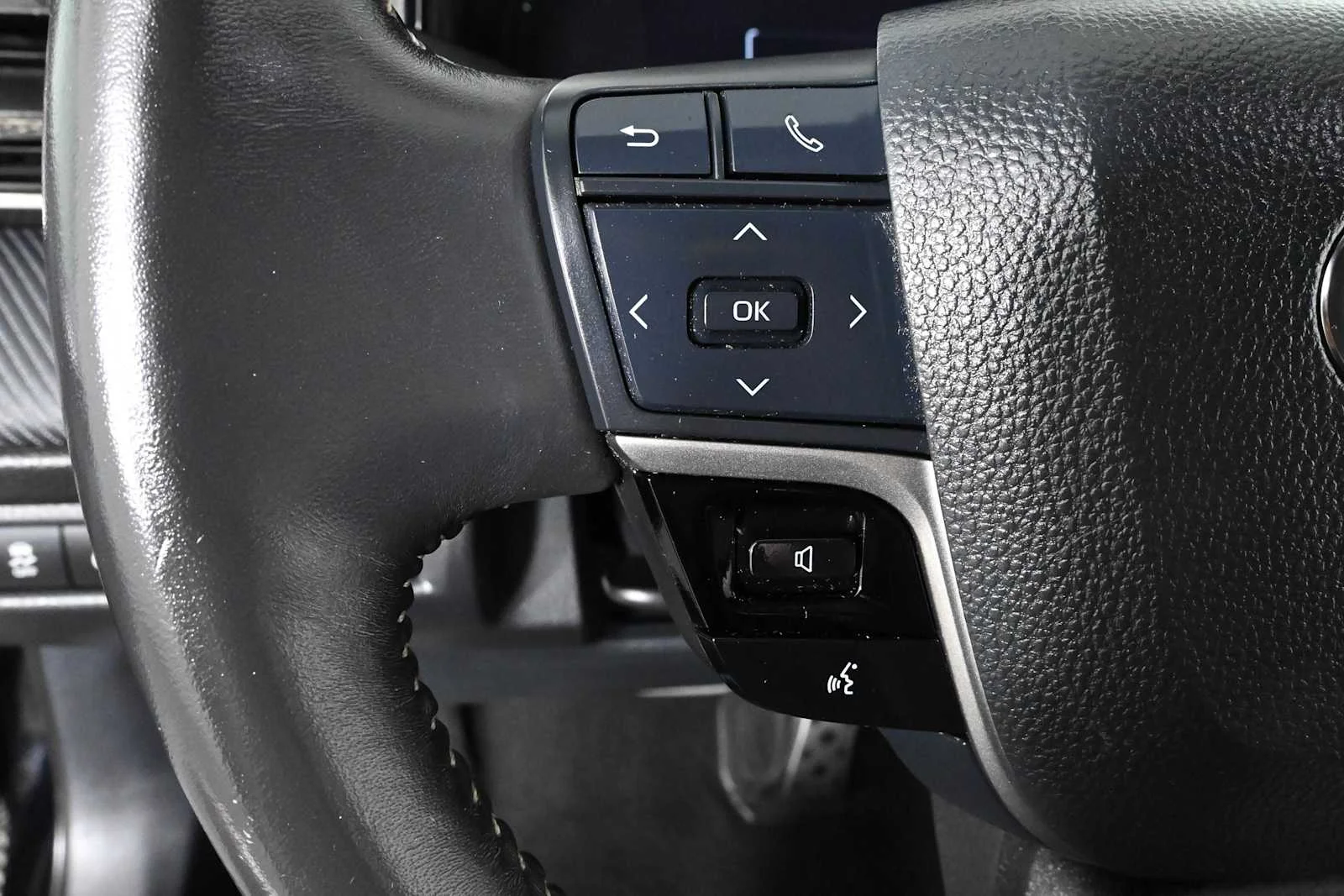 Used 2025 Midnight Black Metallic Toyota SE image 19