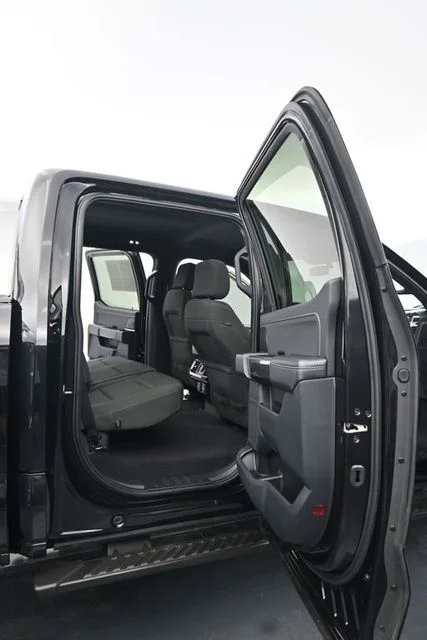 Used 2023 Black Ford XLT image 12
