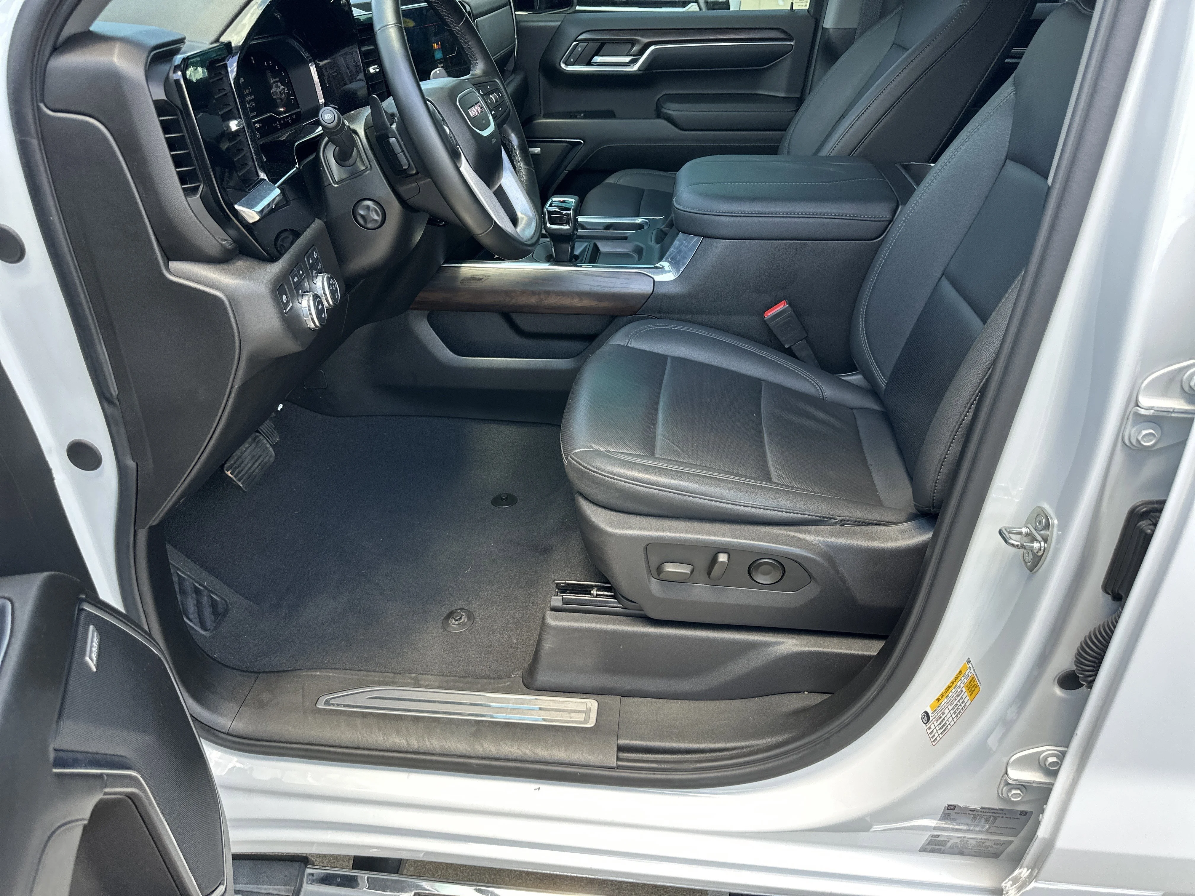 Certified Used 2024 Summit White GMC SLT image 10