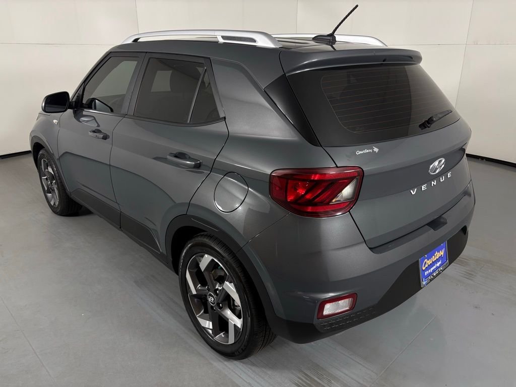 Used 2025 Gray Hyundai SEL image 5