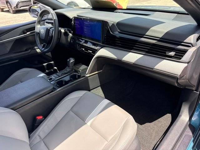 Used 2025  Toyota SE image 15