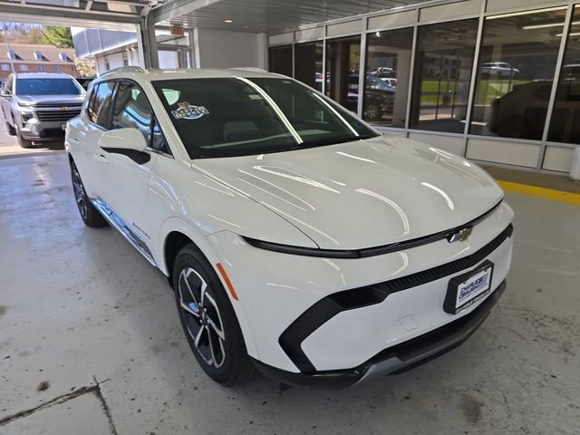 Used 2025 White Chevrolet LT image 7