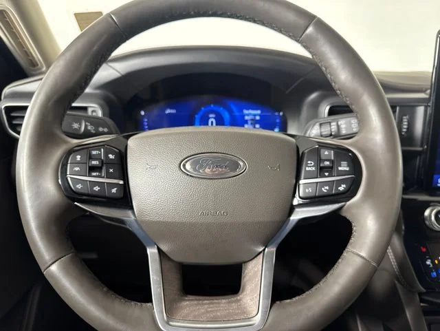 Used 2023 Red Ford Platinum image 22