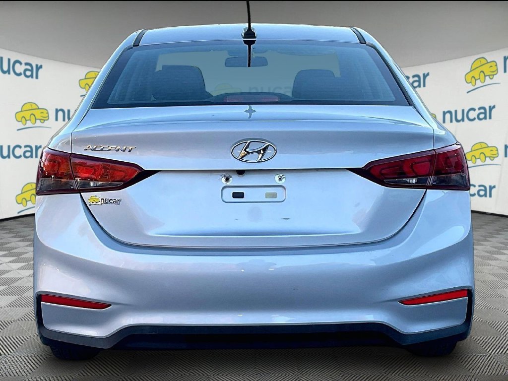 Used 2022 Silver Hyundai SEL image 5