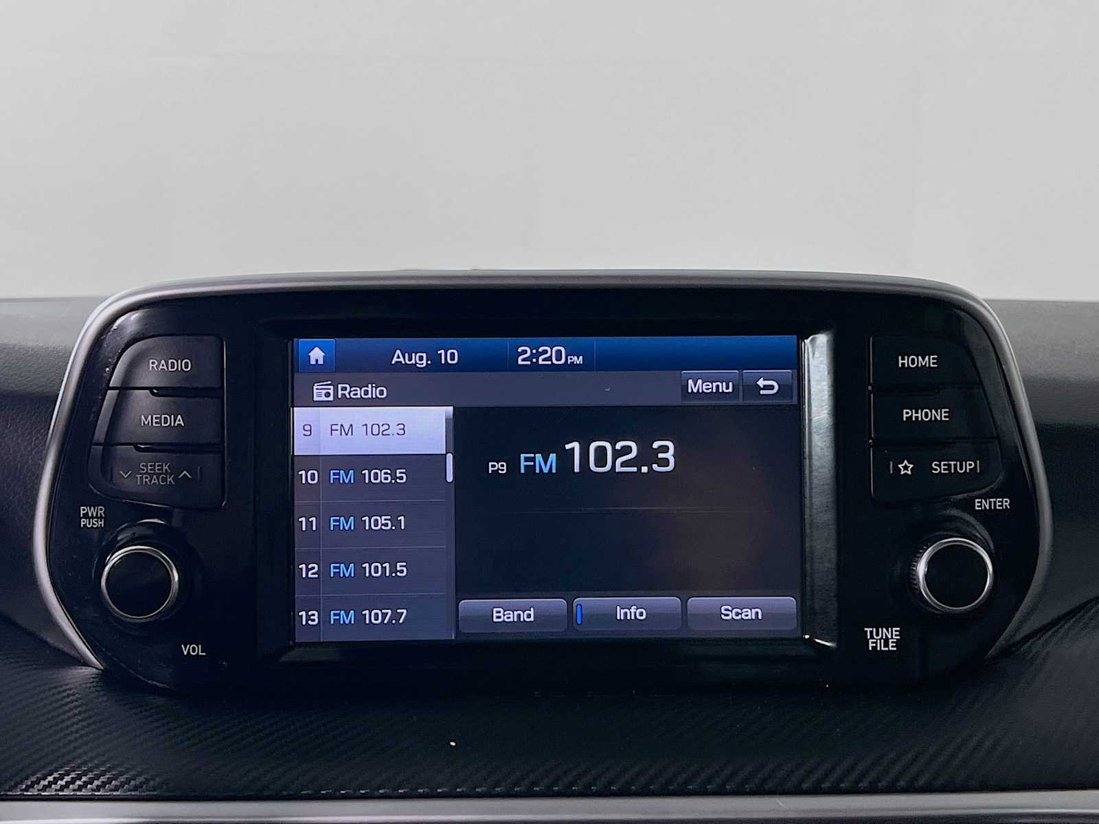 Used 2020 Stellar Silver Hyundai SE image 14