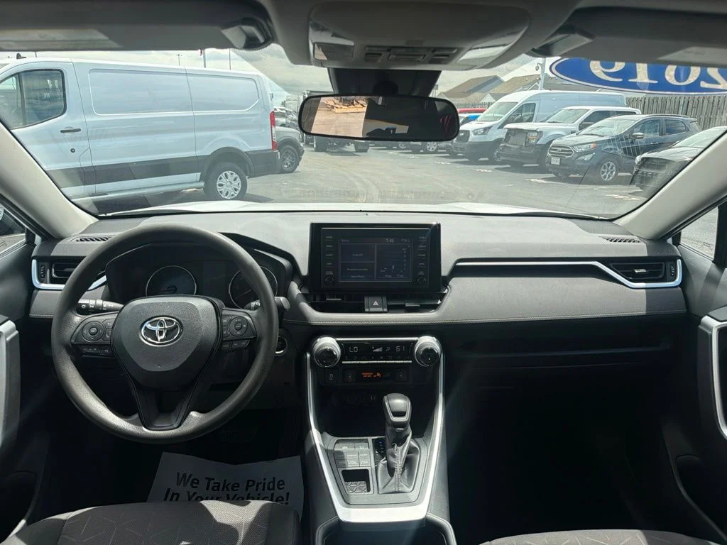Used 2019 White Toyota XLE image 13