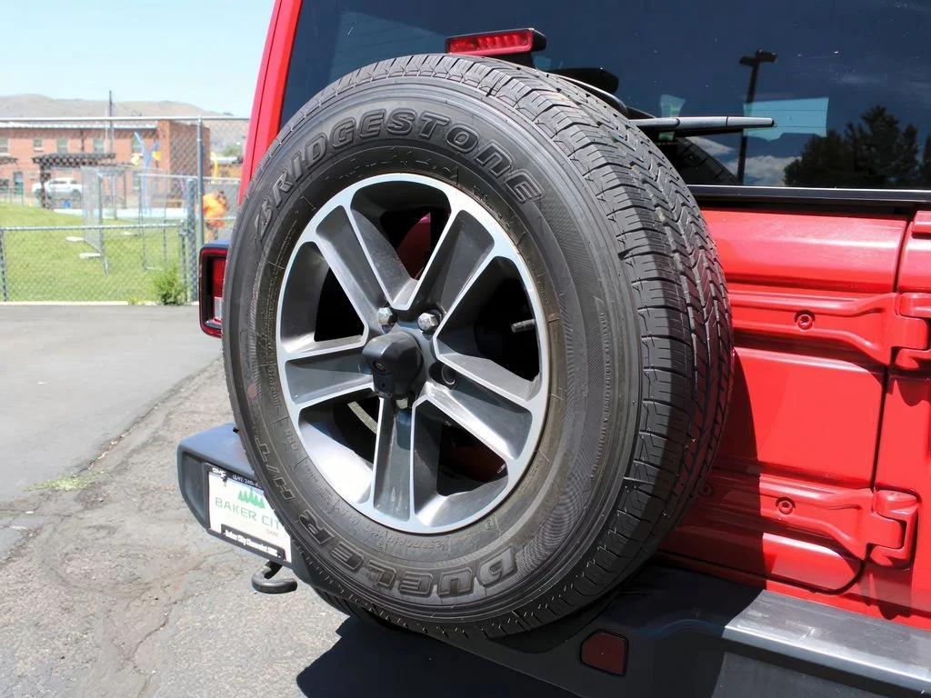 2023 Jeep Wrangler 4-Door Sahara - Photo 32