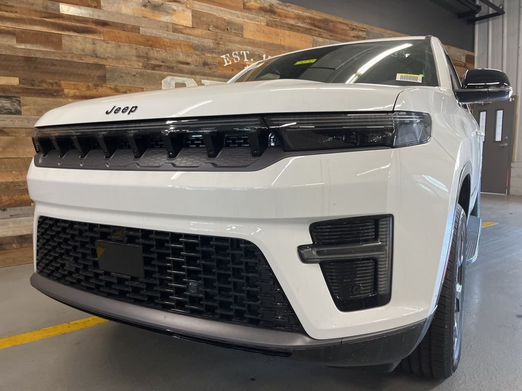 New 2026 Bright White Clear-Coat Exterior Paint Jeep Limited Altitude image 11