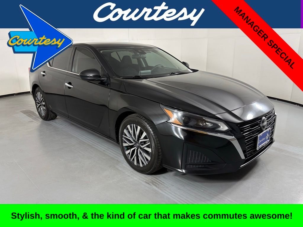 Used 2023 Black Nissan 2.5 SV image 1