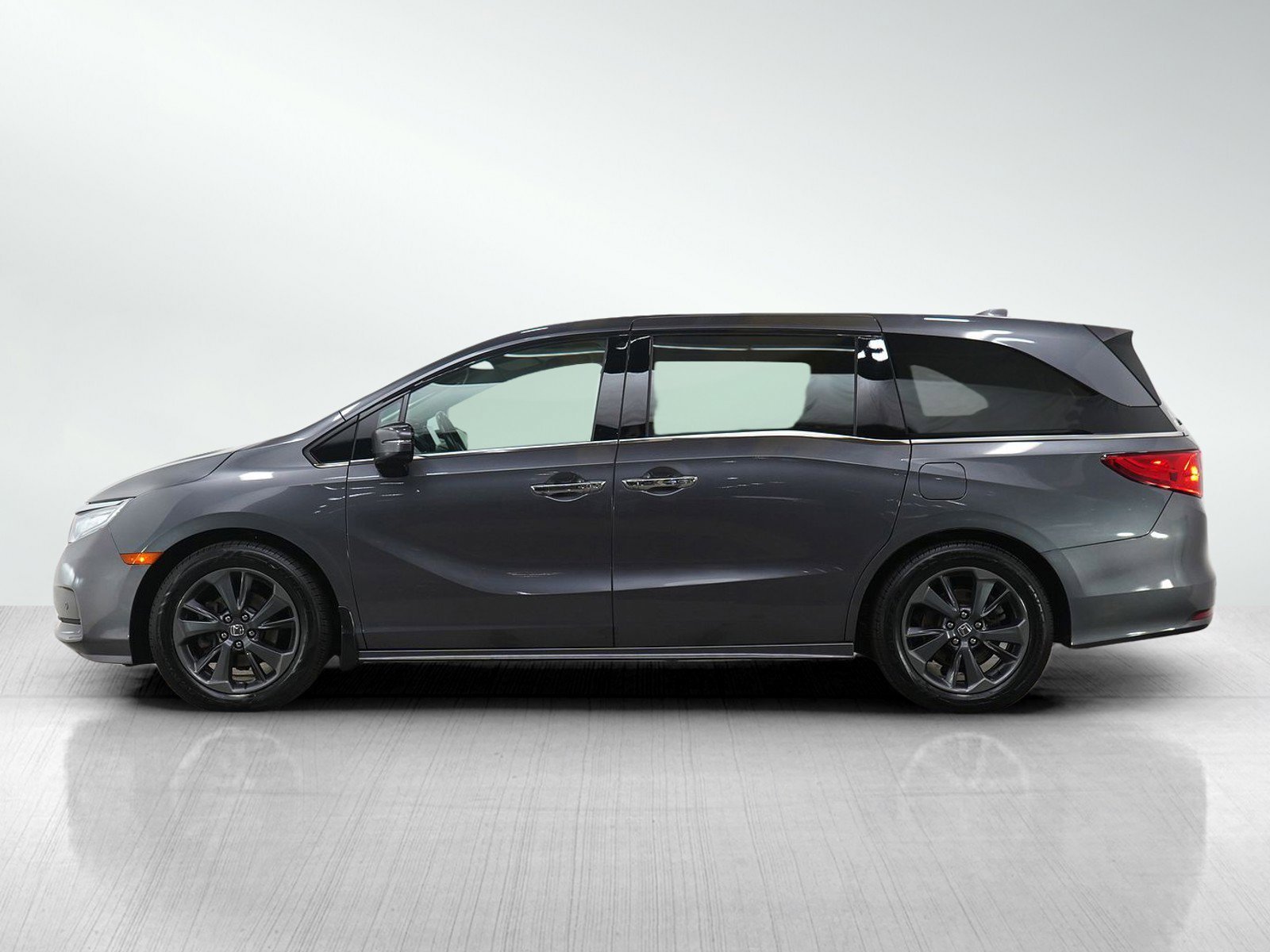 Used 2022 Honda Odyssey Touring with VIN 5FNRL6H82NB503792 for sale in Burnsville, Minnesota