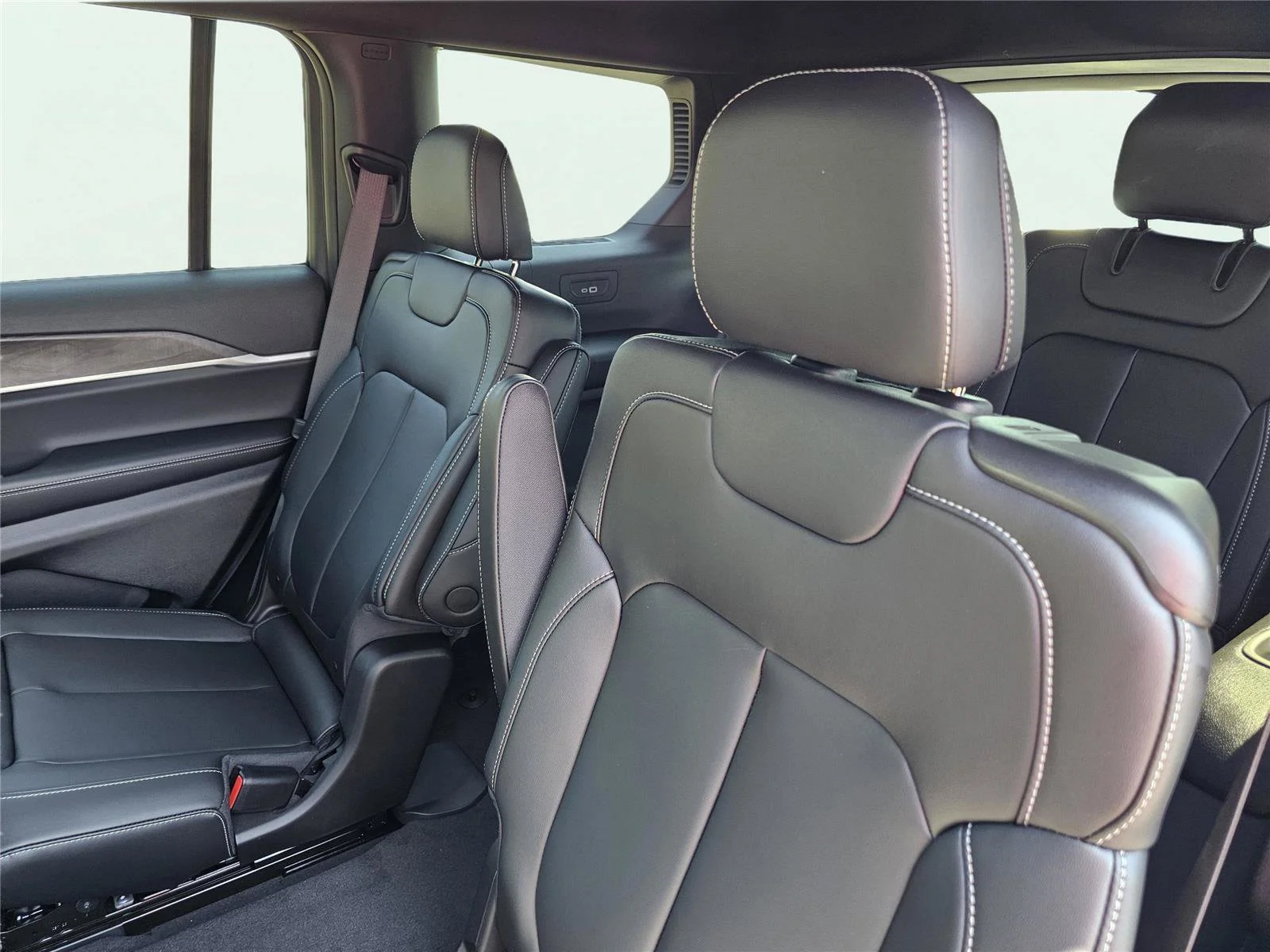New 2026 Baltic Gray Metallic Clearcoat Jeep Limited image 32