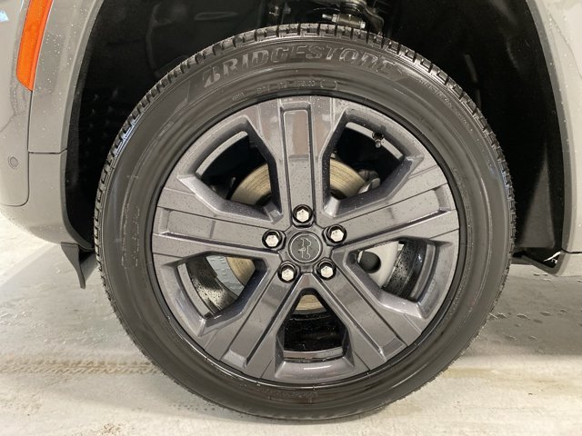 New 2027 Sting-Gray Clear-Coat Paint Jeep Limited Reserve image 31