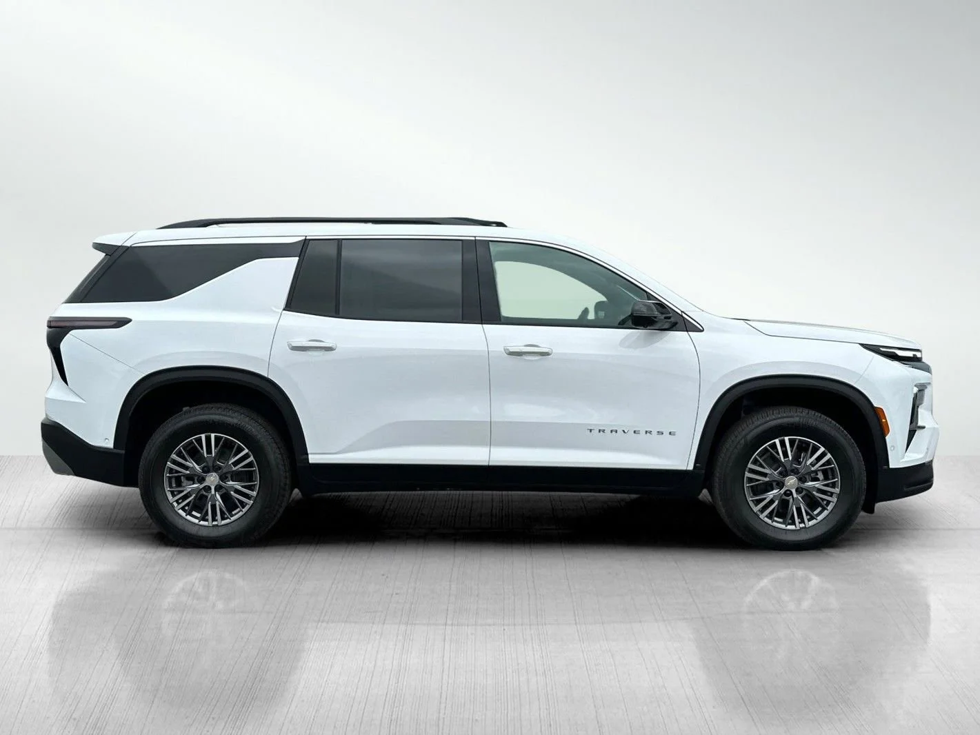2025 Chevrolet Traverse LT - Photo 3