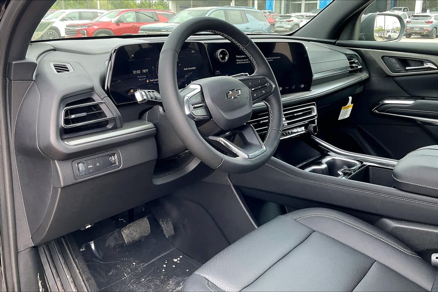Used 2025 Mosaic Black Metallic Chevrolet FWD LT image 9